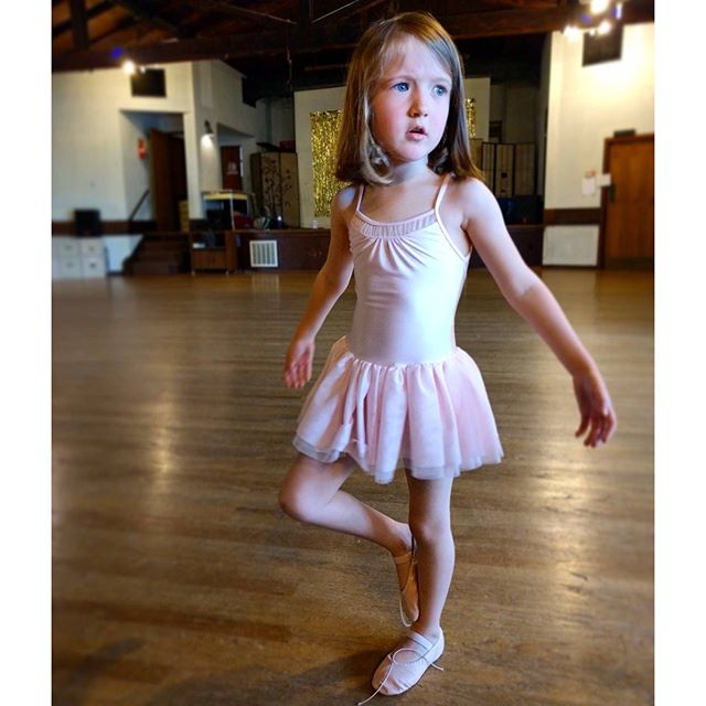 Today sucks for me: fighting a cold, starting my period, recovering from the dentist. This ballerina makes me smile.